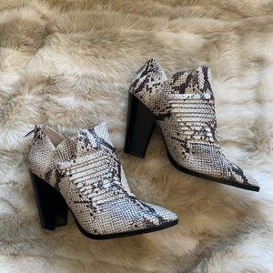 BNIB Vince Camuto Snake print booties- 8